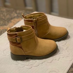 Carter’s Boots | beige tan bronze | fall & winter | size 8 Toddler Girl
